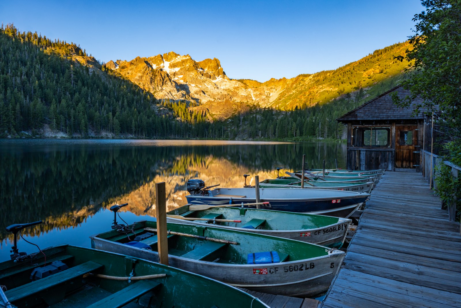Salida de pesca al amanecer